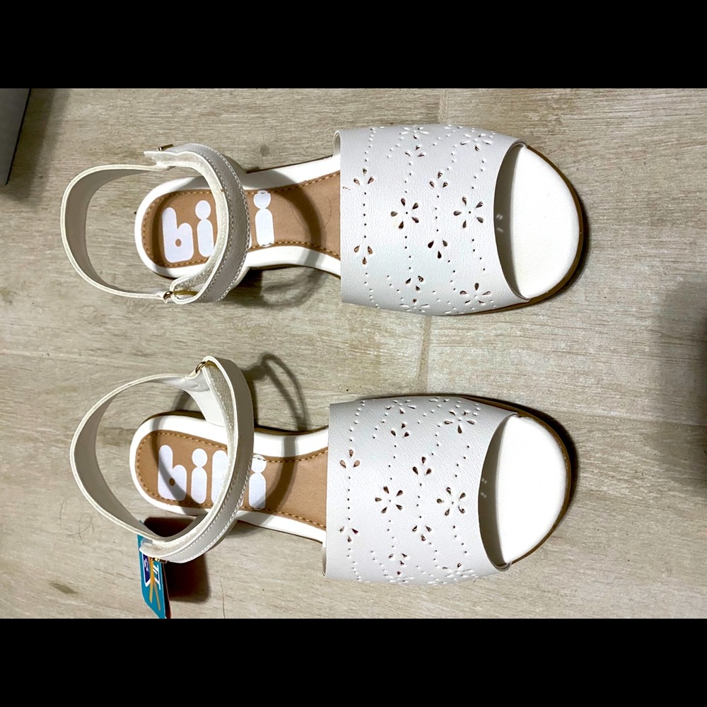 Girls white sandals size 4.5